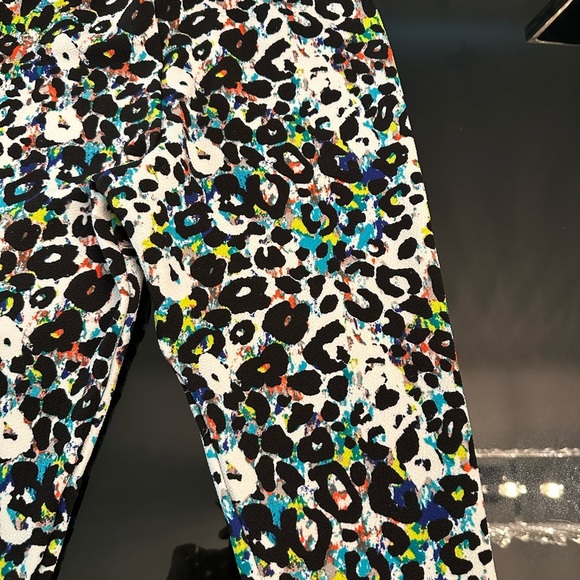 Material Girl Multicolor Abstract Print Leggings - Picture 3 of 4